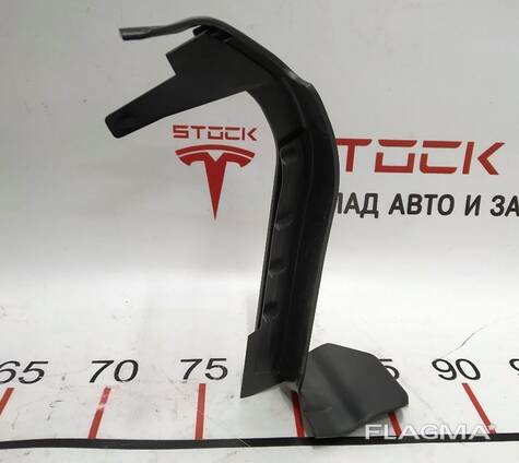 1Кронштейн коврового покрытия заднего багажника правый Tesla model X 1066956-00-D