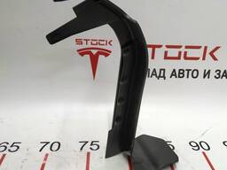 1Кронштейн коврового покрытия заднего багажника правый Tesla model X 1066956-00-D