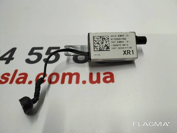 Антенна усилитель Tesla model X 1063877-00-C