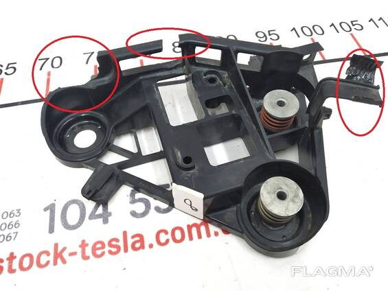 Кронштейн компрессора пневмо подвески WABCO в сборе с повреждением Tesla model X 1027918-0