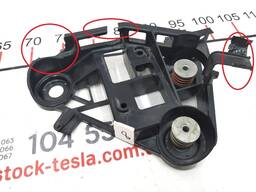 Кронштейн компрессора пневмо подвески WABCO в сборе с повреждением Tesla model X 1027918-0