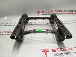 Кронштейн крепления сиденья передний центральный Tesla model X 1057165-00-C - фото 1