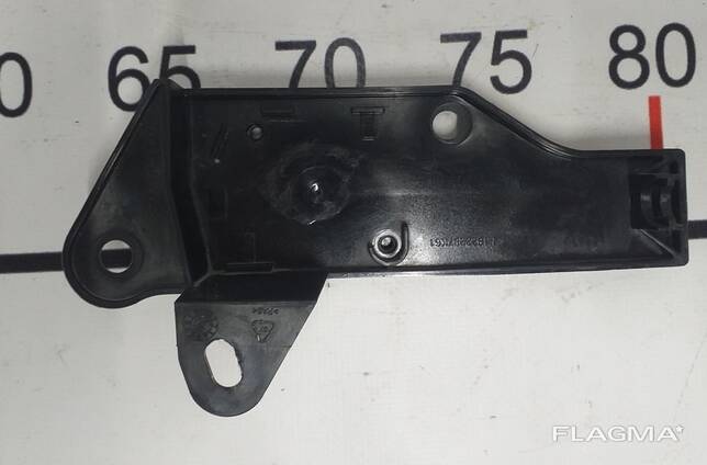 Кронштейн привода замка капота электрического левого закрытия Tesla model 1098789-00-D