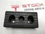 Кузовная пятка под домкрат Tesla model X 1045887-00-B - фото 1