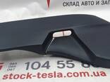 Накладка декоративная сиденья водителя нижняя правая Tesla model 3 1088965-00-C - фото 1