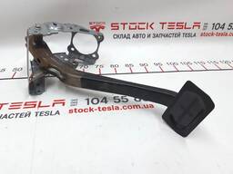 Педаль тормоза Tesla model S, model S REST 1050657-00-A