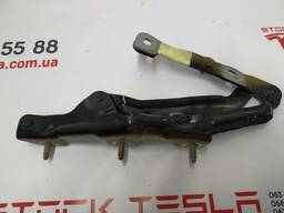 Петля крепления крышки багажника правая PBSB Tesla model 3 1092821-00-E