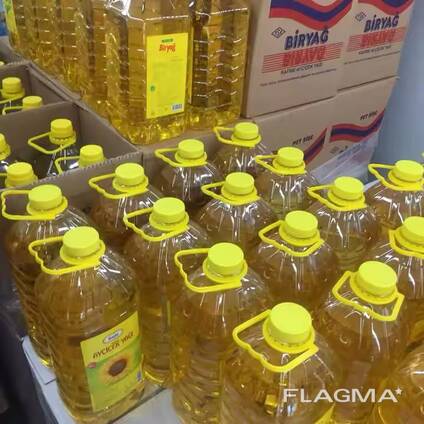Golden sunflower oil with balanced fatty acids ideal for health focused cooking and nutrit