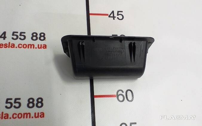 Ручка внутренняя закрытия крышки багажника левая сторона Tesla model S, model S REST 10092