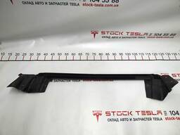 Уплотнитель стекла внутрений двери задней левой Tesla model 3 1090503-00-F