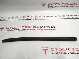 Уплотнитель стекла внутренний двери передней левой Tesla model S, model S REST 1038405-00-