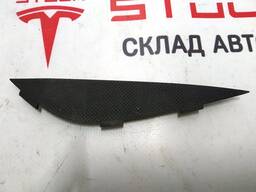 Заглушка резиновая болта дверной карты передней левой Tesla model X 1035782-00-A