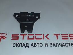 Замок капота на две петли (внутренний) Tesla model S 6006601-00-B